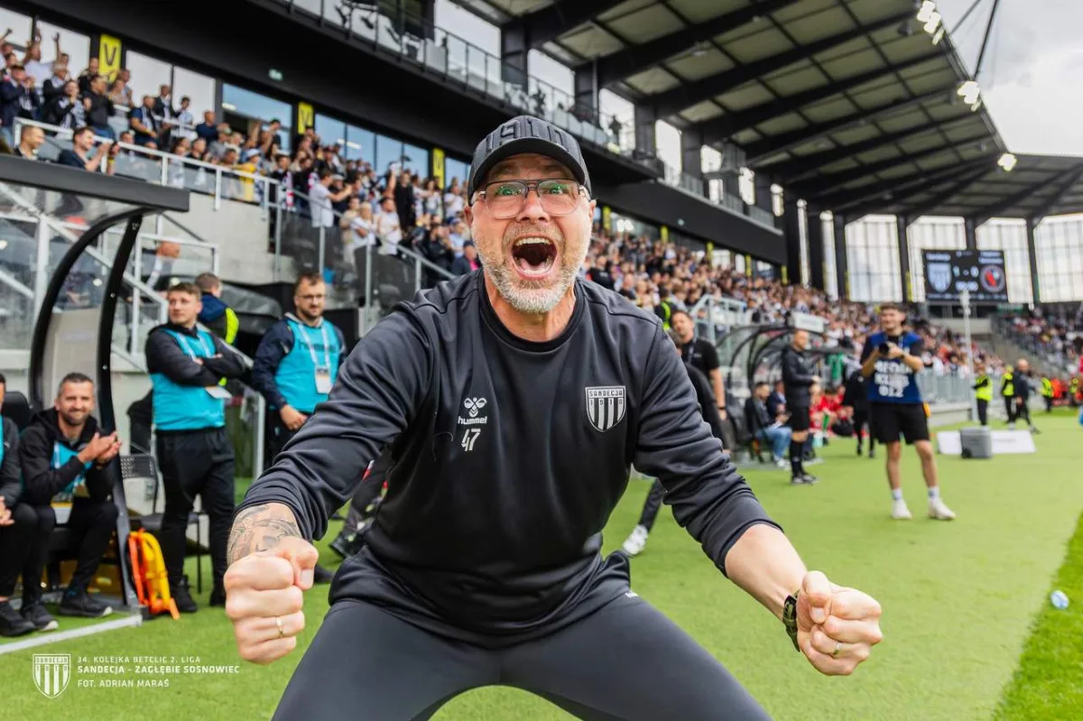 Rafał Smalec przedłuża współpracę z Sandecją