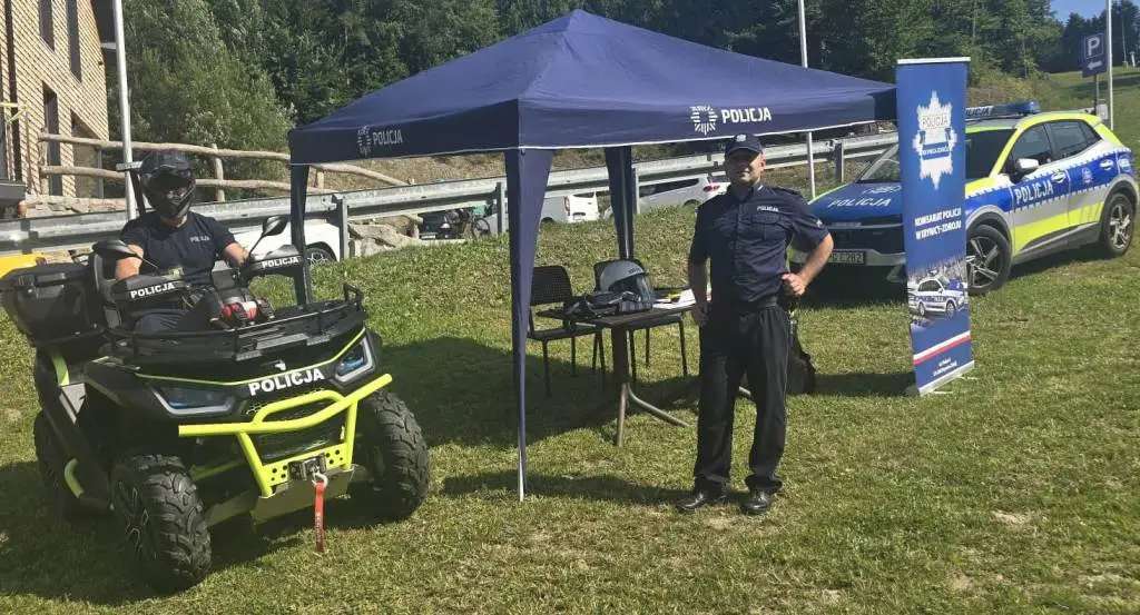 Policjanci z Krynicy-Zdroju promują bezpieczeństwo podczas festynów