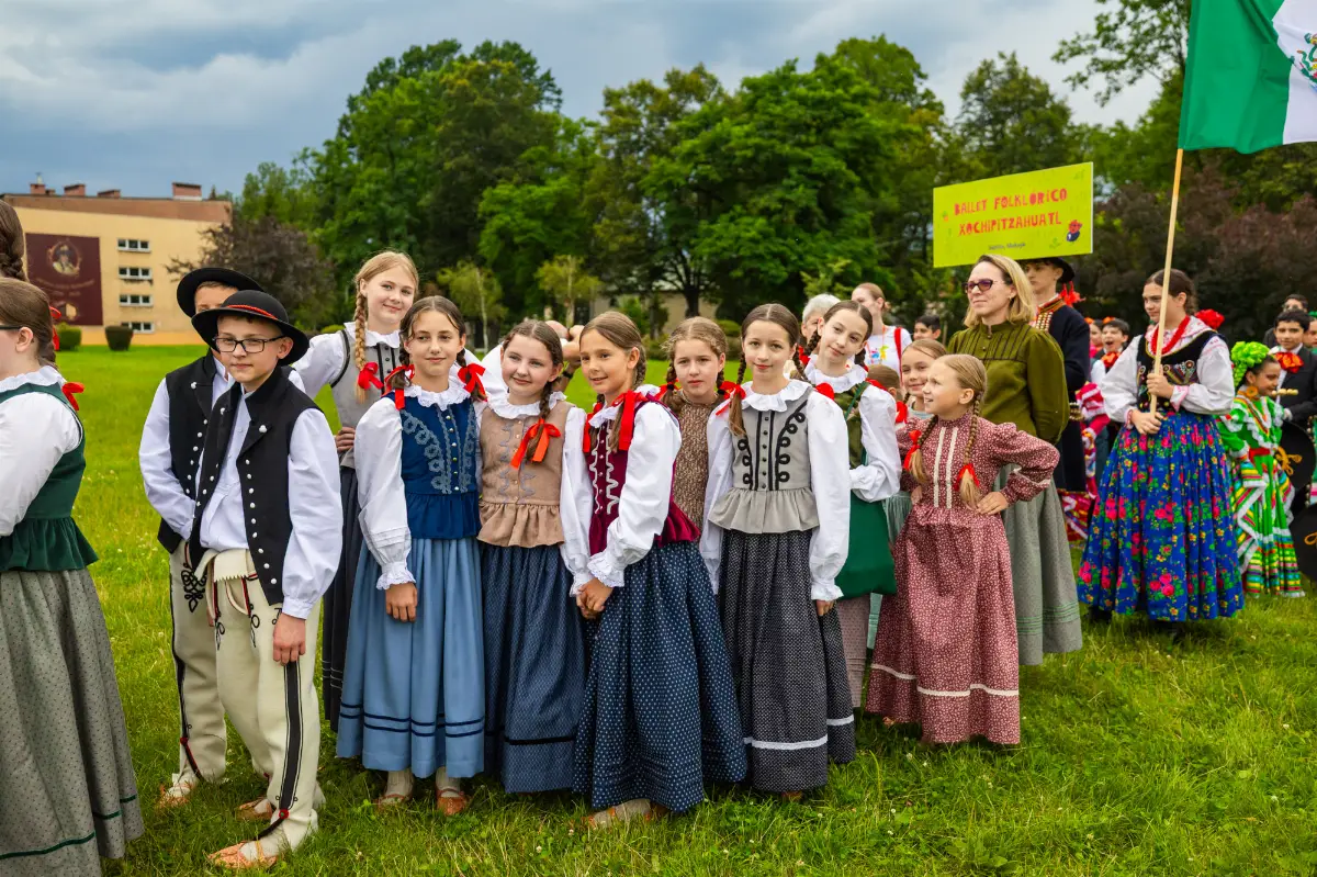 Inauguracja 33. Festiwalu ŚWIĘTO DZIECI GÓR i korowód festiwalowy