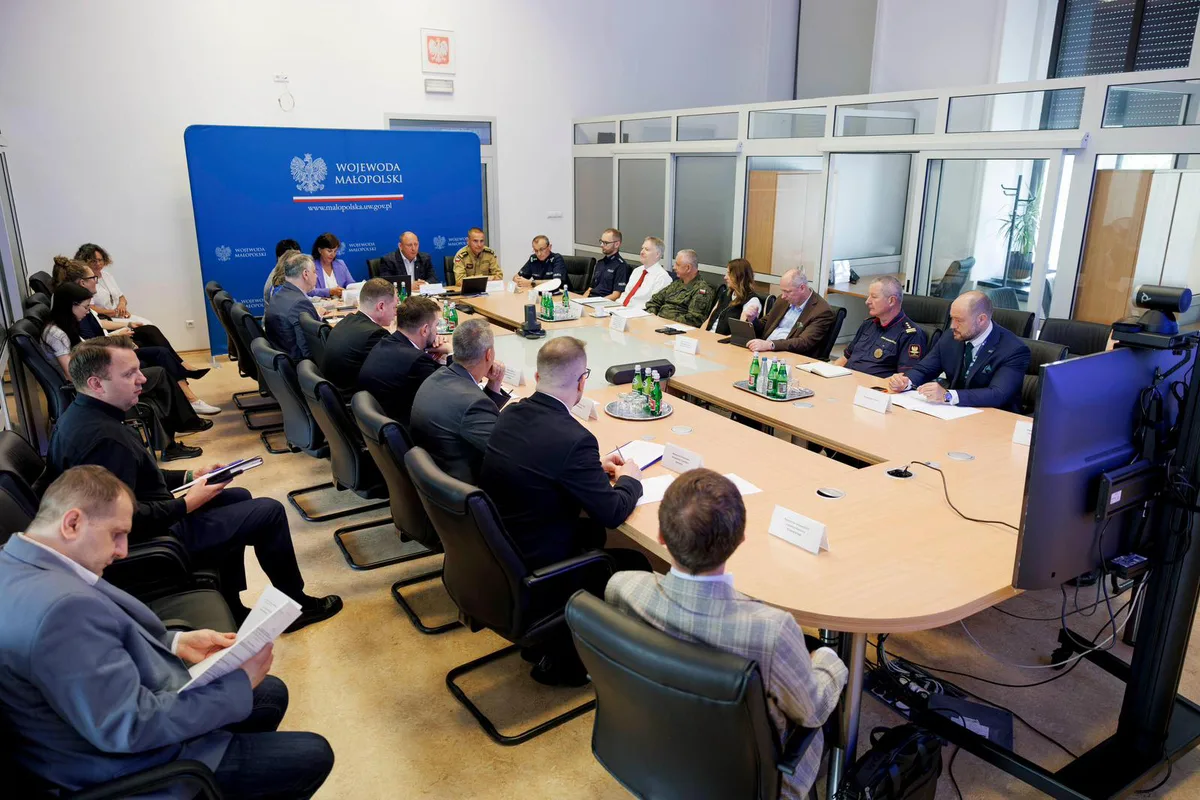 Bezpieczne Wakacje 2026: Działania Policji i Służb