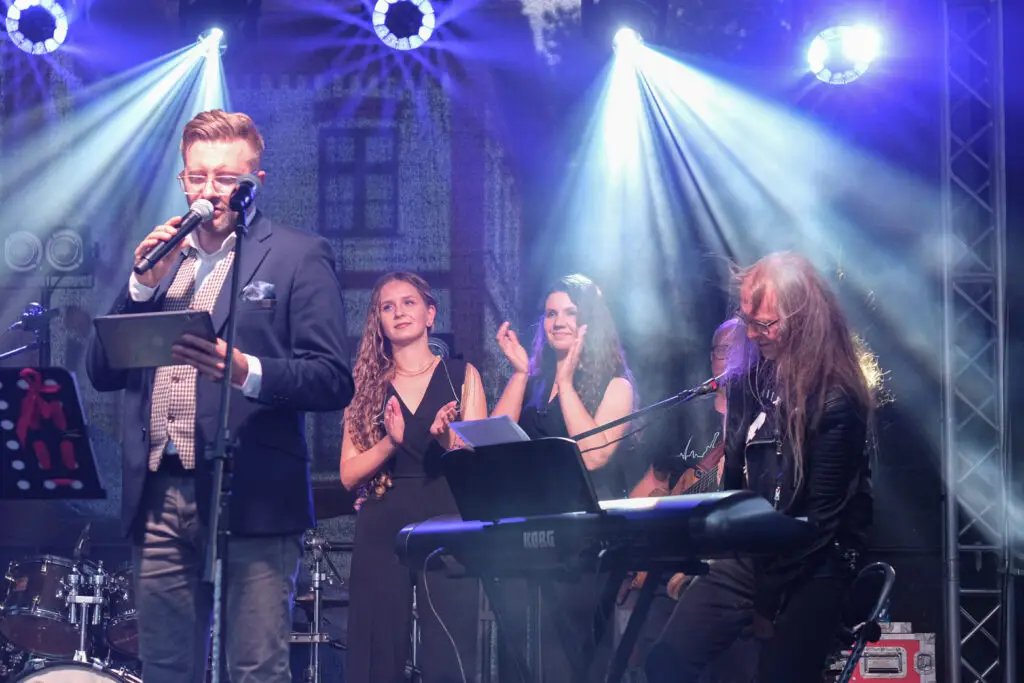 Relacja z koncertu Tomasza Wolaka Rock Band z okazji 150-lecia kolei w Nowym Sączu