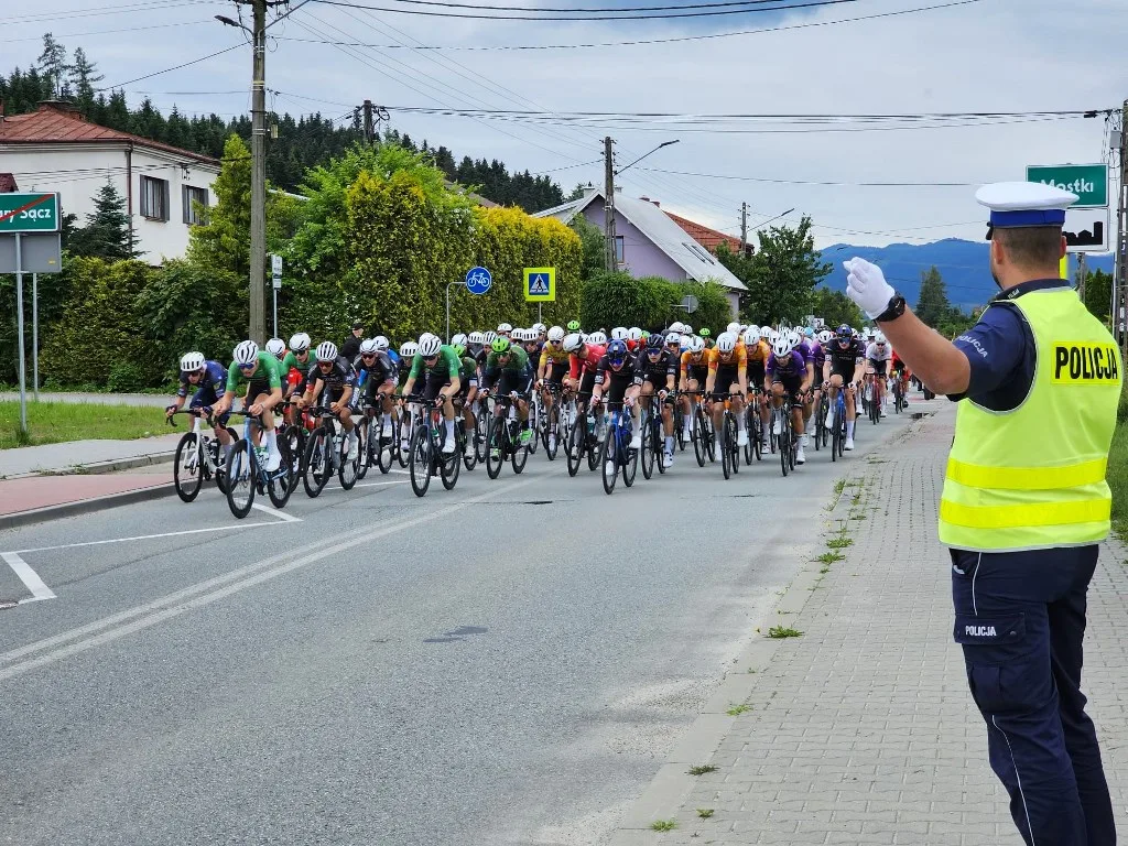 Ostatni etap 64. Małopolskiego Wyścigu Górskiego zabezpieczony przez sądeckich policjantów