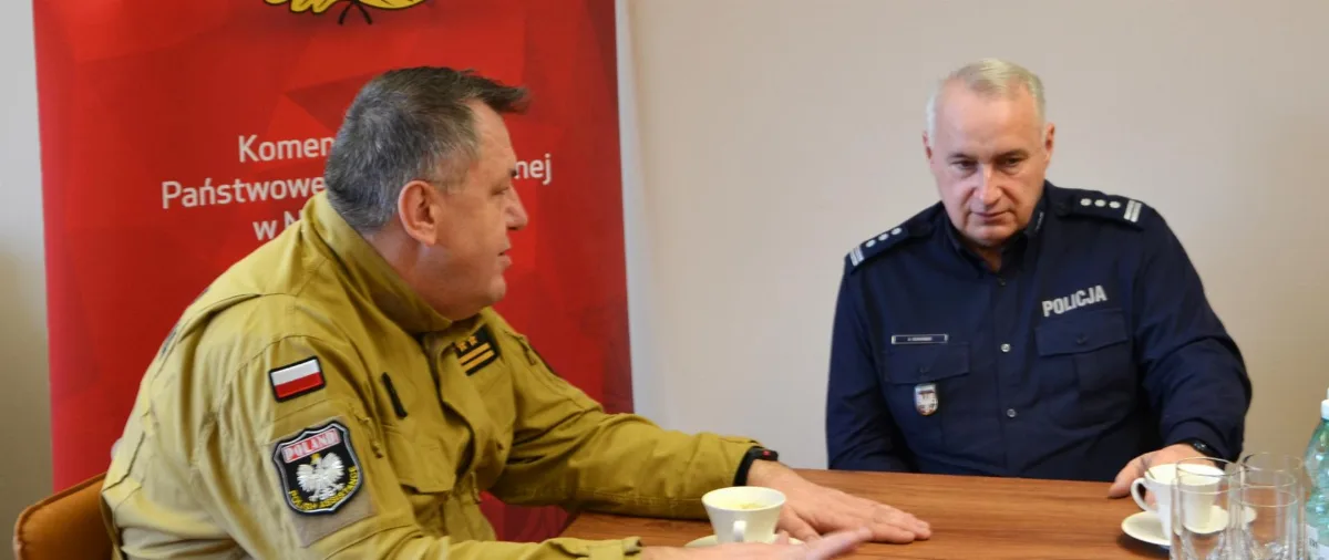 Działania Policji i Straży Pożarnej przeciw wypalaniu traw na Sądecczyźnie