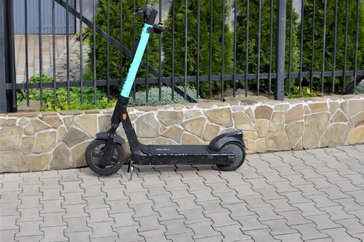 W Starym Sączu nietrzeźwa 14-latka na hulajnodze elektrycznej. Policja nawołuje do rozwagi przed końcem wakacji
