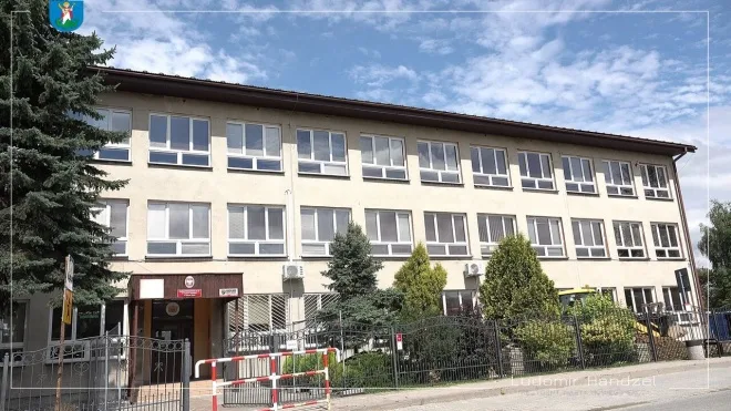 Termomodernizacja Szkoły Podstawowej nr 17 na osiedlu Poręba Mała