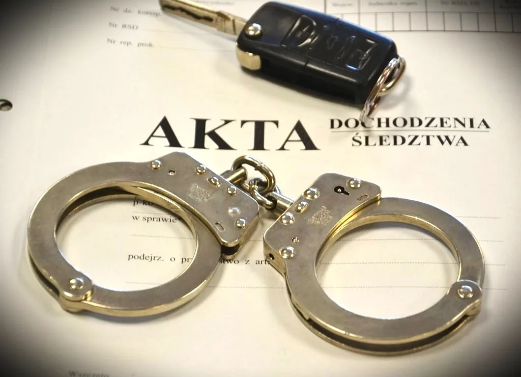 Mężczyzna zatrzymany za jazdę po alkoholu i złamanie zakazu prowadzenia pojazdów