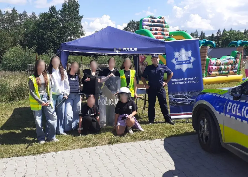 Policjanci z Krynicy-Zdroju przypominają o zasadach bezpieczeństwa w wakacje